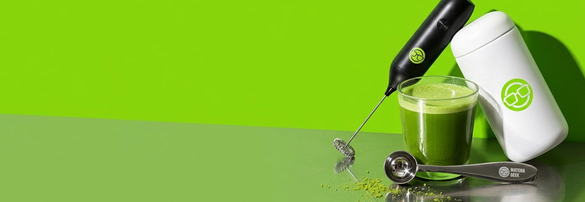 Matcha Zubehör kaufen – elektrischer Aufschäumer, Messlöffel und Thermobecher für die Matcha Zubereitung